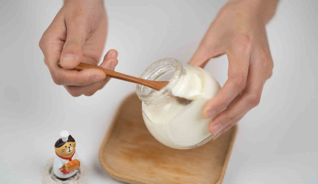 yogurt-scaduto-consumare-consigli-ricette