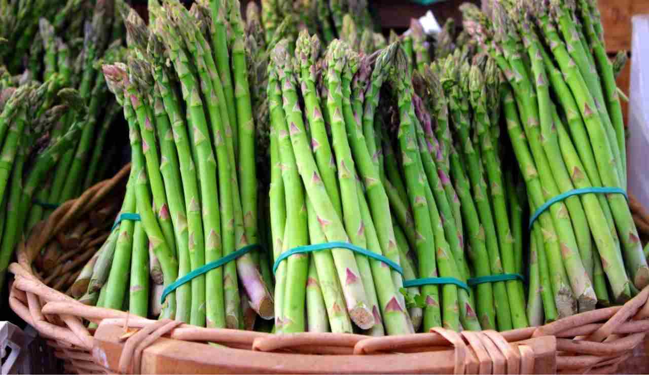 Asparagi: come pulirli