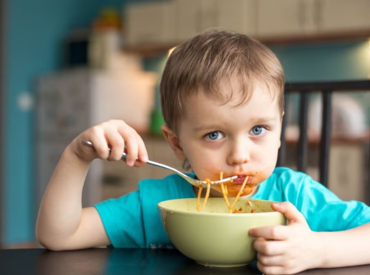 cosa fa dormire i bambini a cena