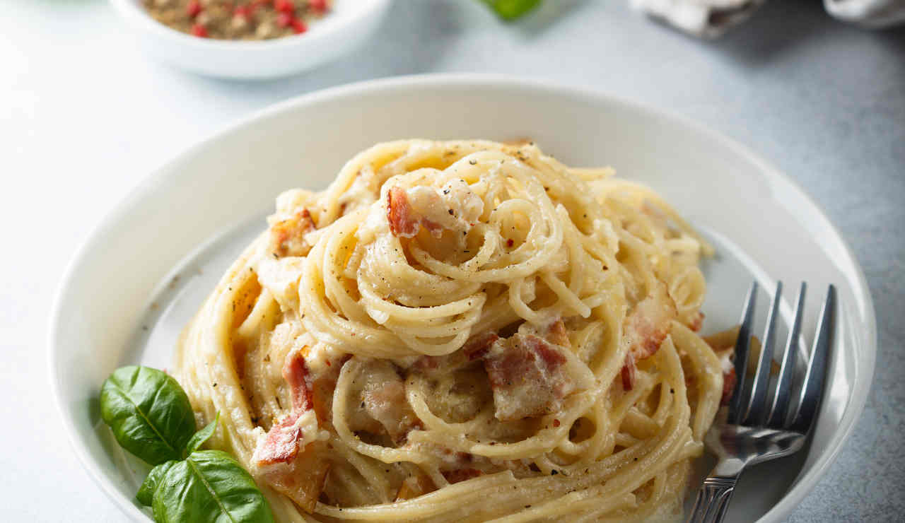 Ricetta carbonara cremosa originale romana