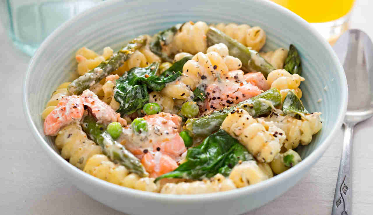 pasta asparagi e salmone