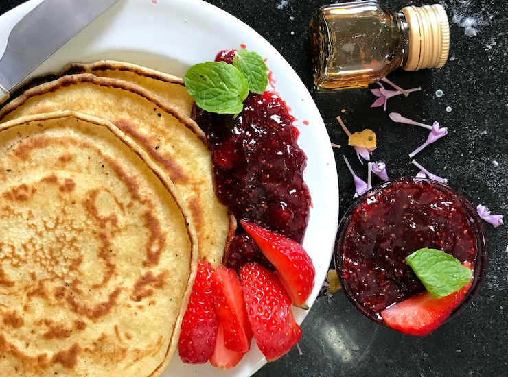 pancake proteici ricetta marmellata