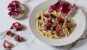 pasta-pesto-radicchio-ricotta