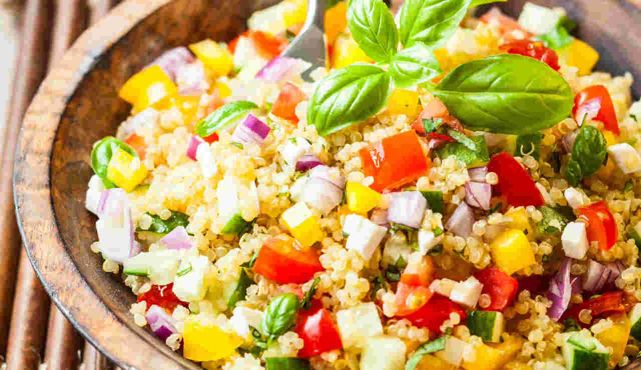 Quinoa-insalata-feta-verdure