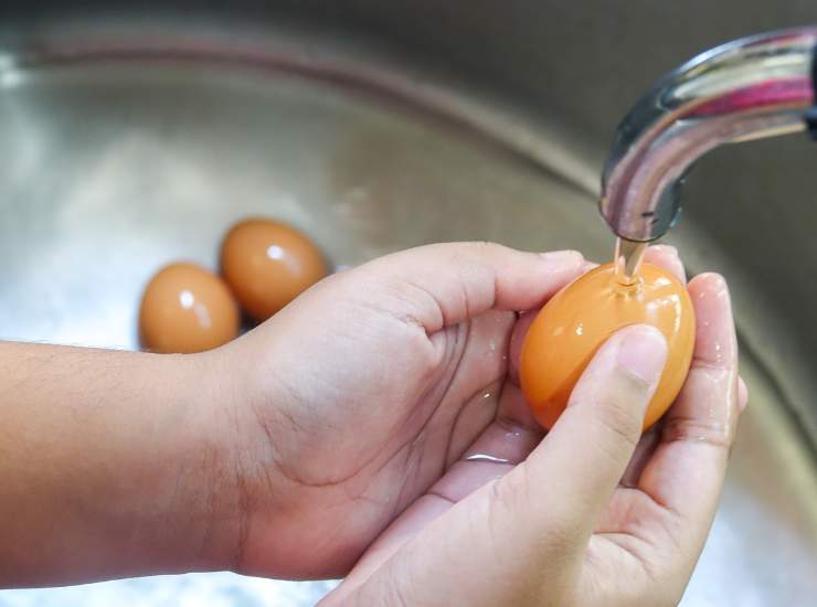 Lavare le uova
