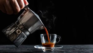 eliminare il calcare dalla moka