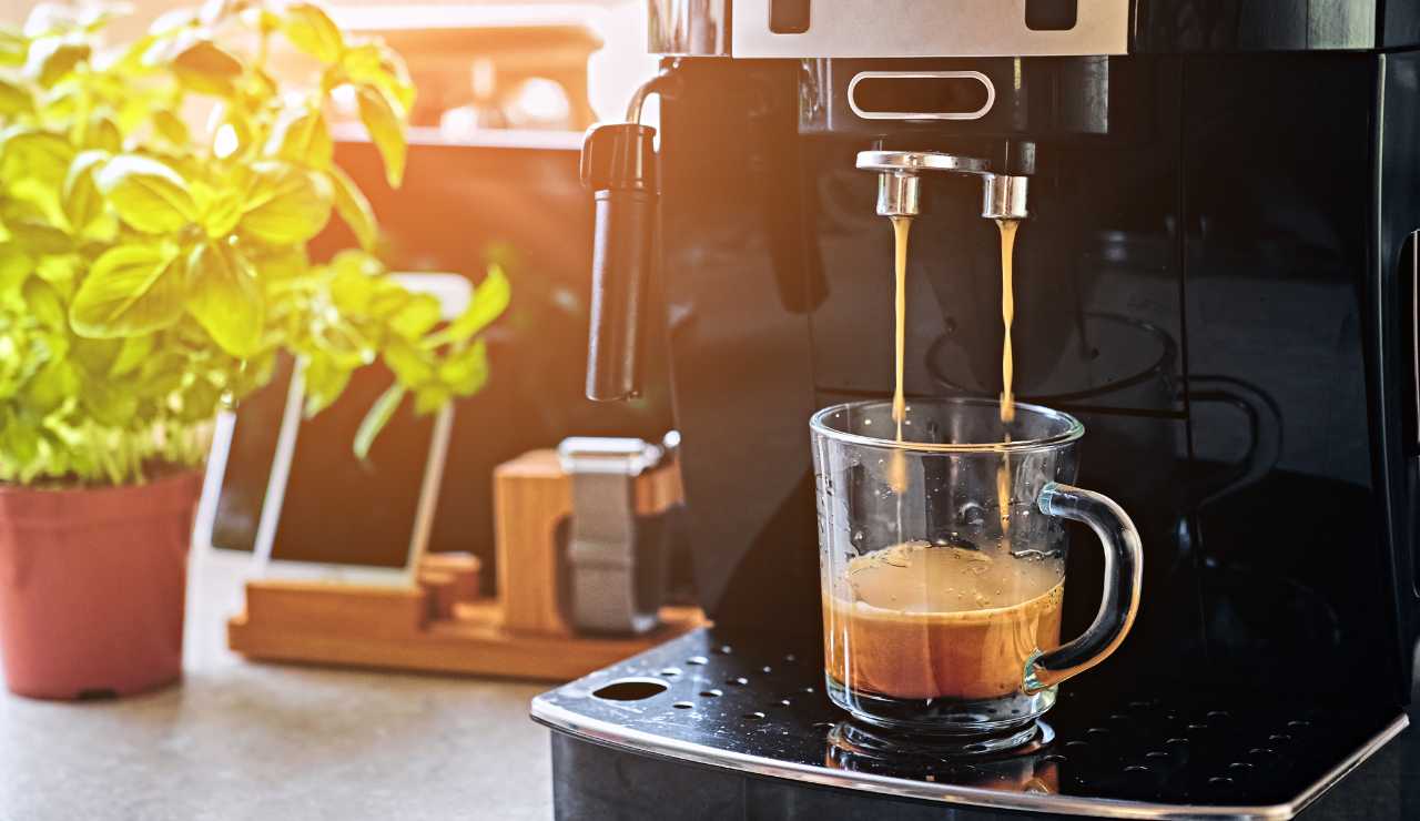 Salva la tua macchina a cialde dal calcare e goditi un buon caffè