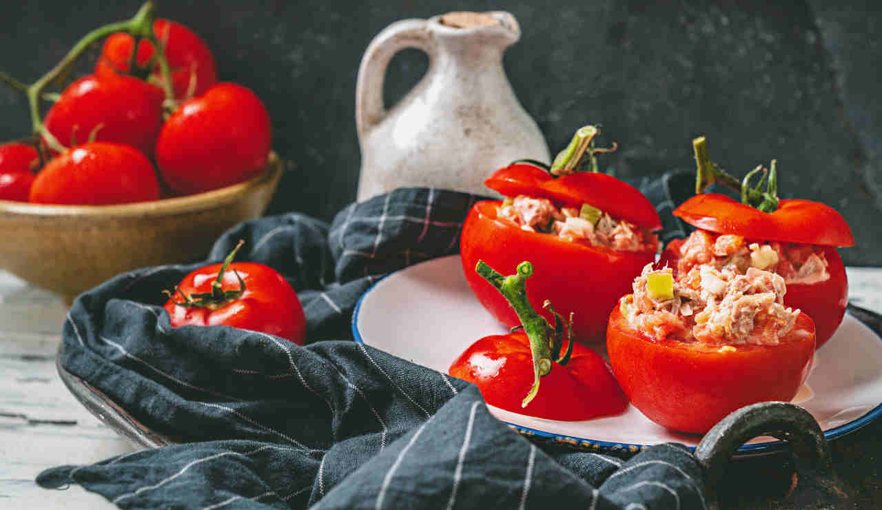 Pomodori ripieni di tonno friggitrice ad aria