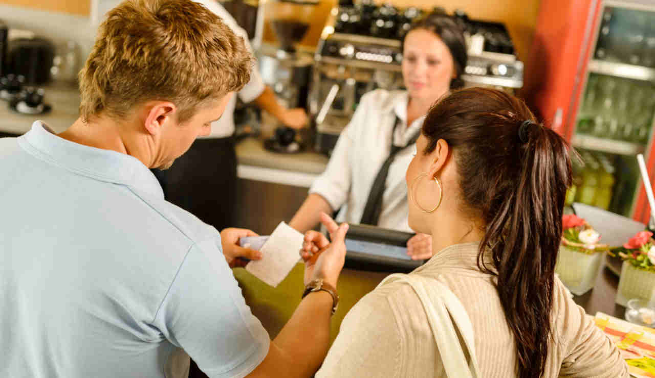 Scontrino assurdo in un bar di Milano