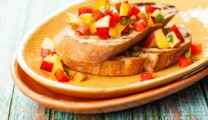 Bruschetta con la pesca streetfoodnews.it