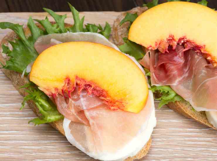 Bruschetta estiva streetfoodnews.it
