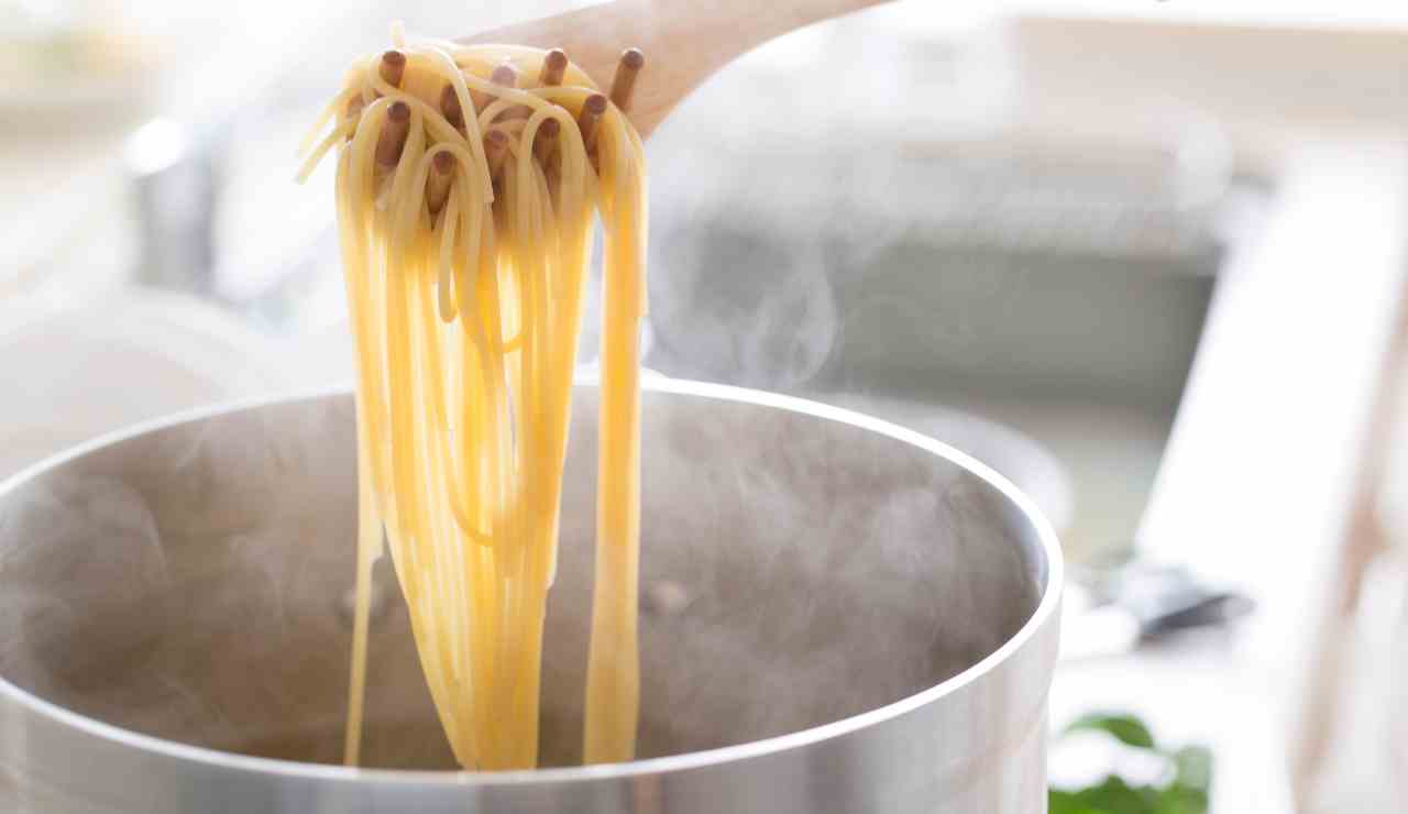 Cuocere la pasta streetfoodnews.it