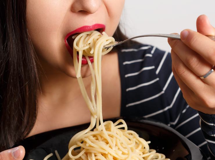 Mangiare pasta spaghetti carboidrati
