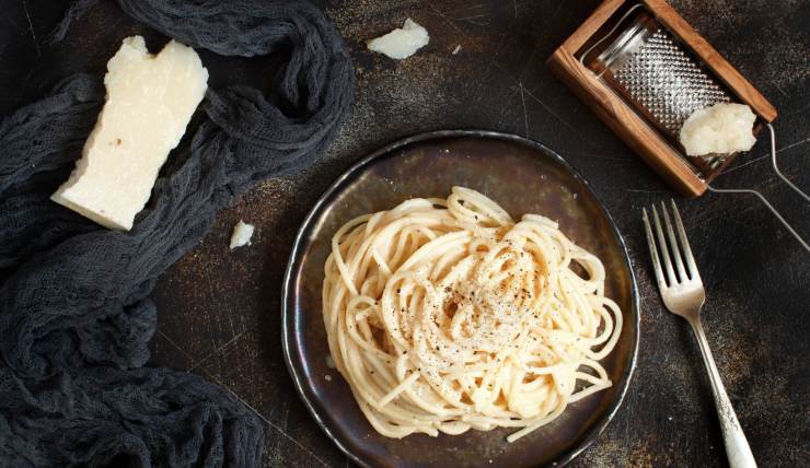 spaghetti cremosi cacio e pepe ricetta 