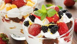 dessert yogurt e frutti rossi - streetfoodnews.it