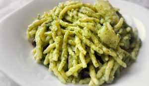 Ricetta pasta al pesto patate e fagiolini