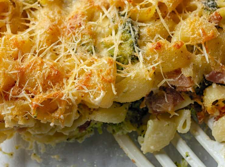 Ricetta pasta al forno broccoli, scamorza e prosciutto cotto- Streetfoodnews.it