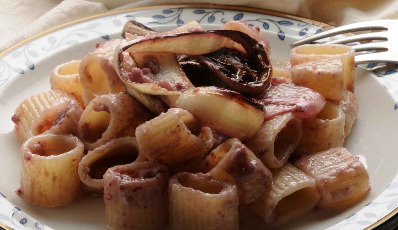 Ricetta pasta radicchio e speck