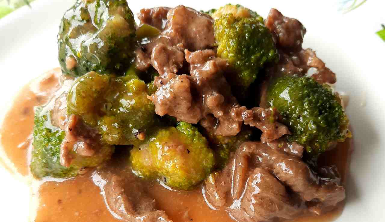 Straccetti di carne ai broccoli 