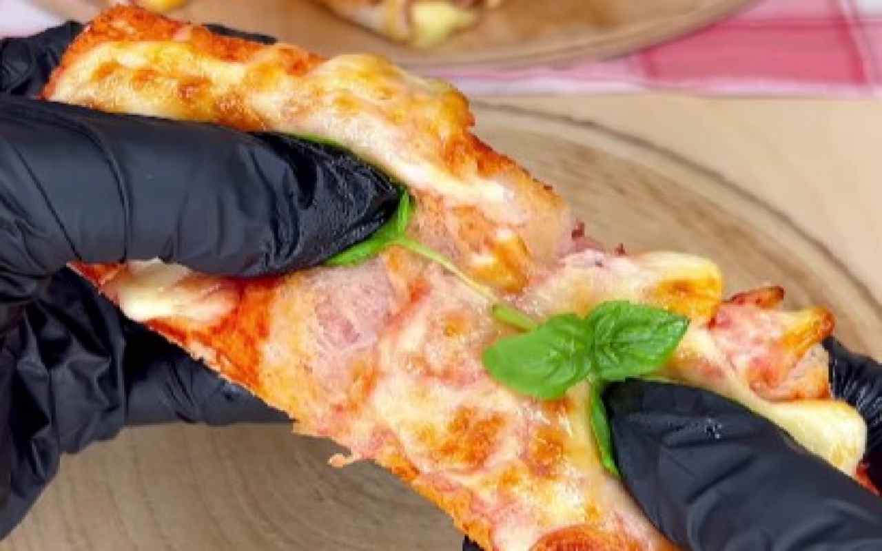 Ricetta veloce della pizza roll on