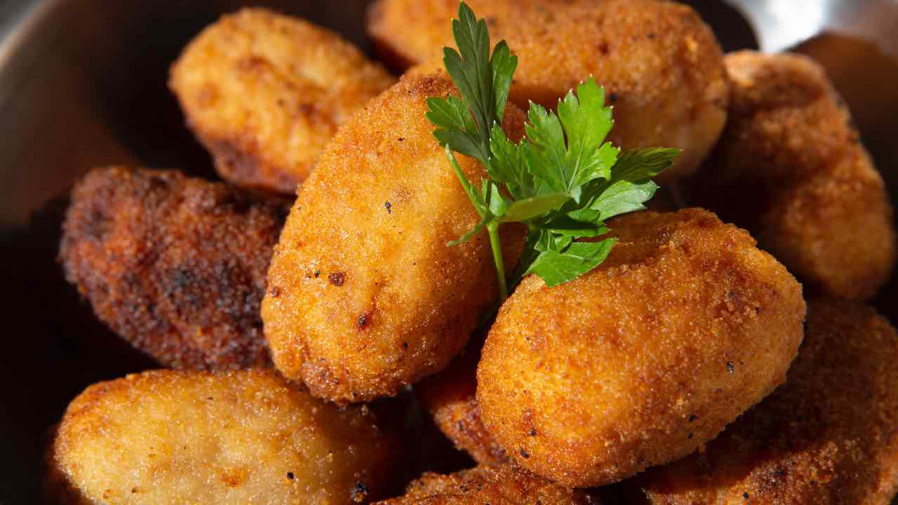 Light cod croquettes, the perfect recipe when you have little time and a lot of hunger: they are delicious and very light