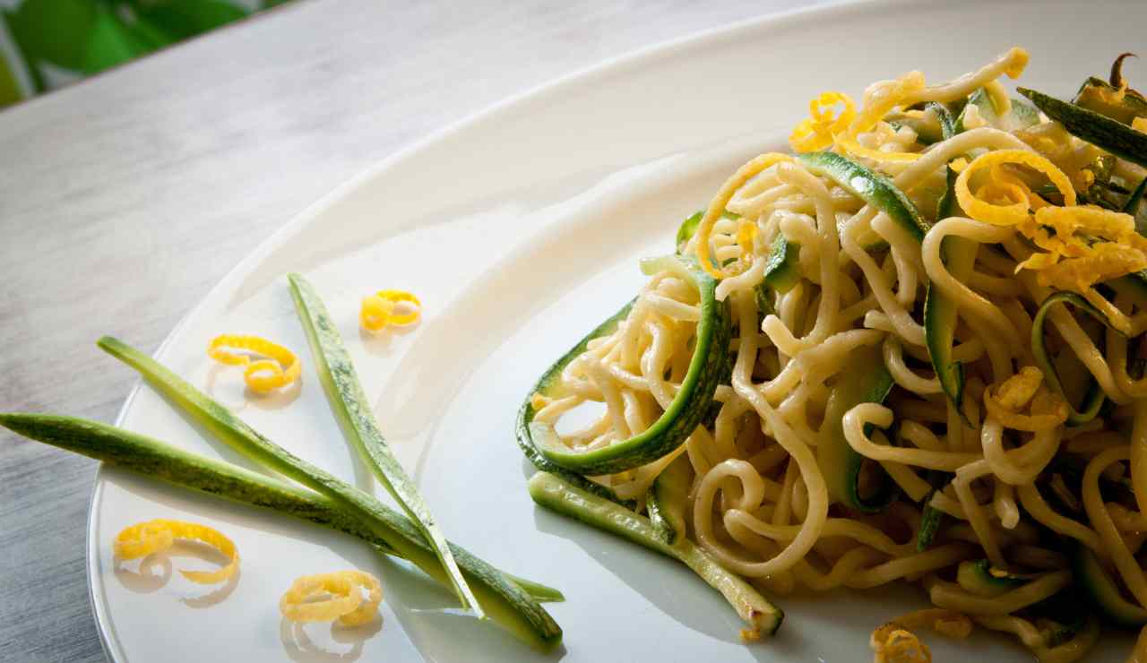 tonnarelli e zucchine