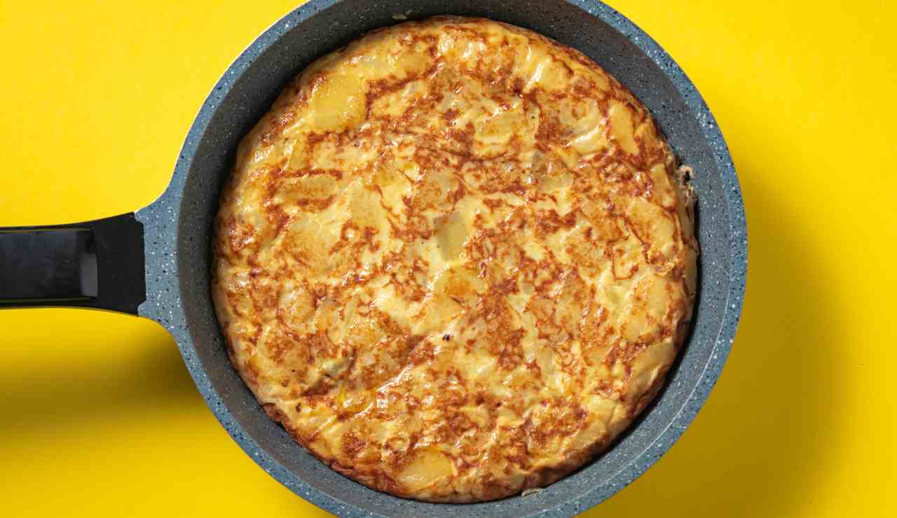 This light potato omelette, with only 400 calories, is the perfect dish to take with you to the office |  It’s light and cool