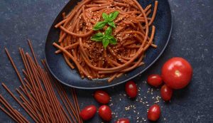 Pasta integrale al pesto di ricotta e datterini