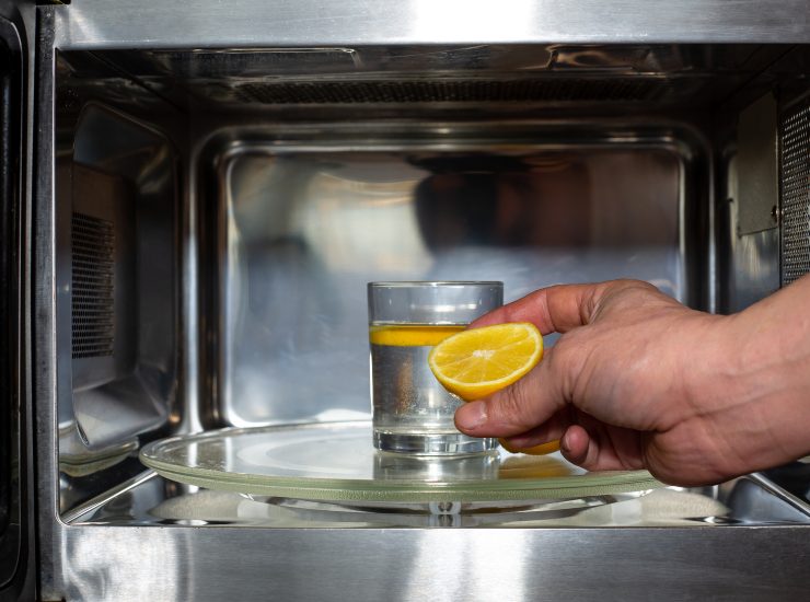 Come pulire il forno con il limone