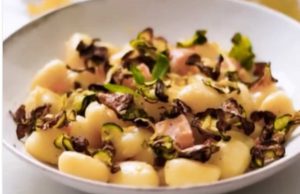 gnocchi con salmone e zucchine ricetta