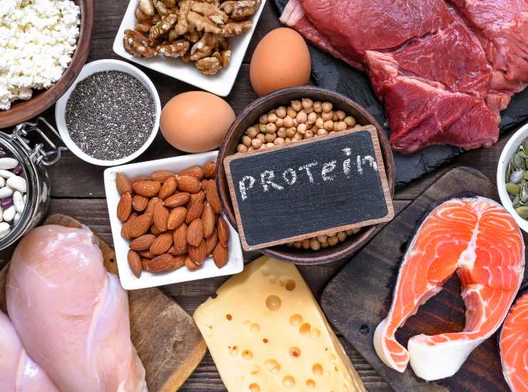 Gli effetti delle proteine nella dietaalimenti carne pesce verdura