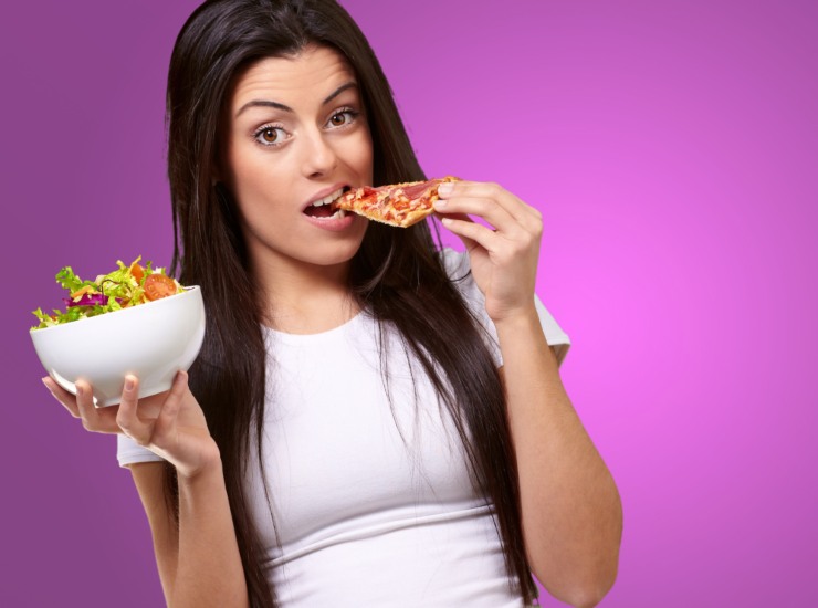 Mangiare pizza a dieta_ insalata