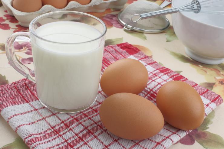 latte e uova ingredienti