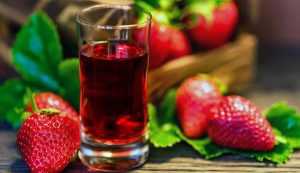 Liquore alle fragole fatto in casa