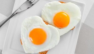 Quali uova contengono più colesterolo