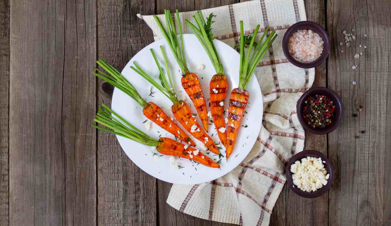 Carote al forno con feta greca