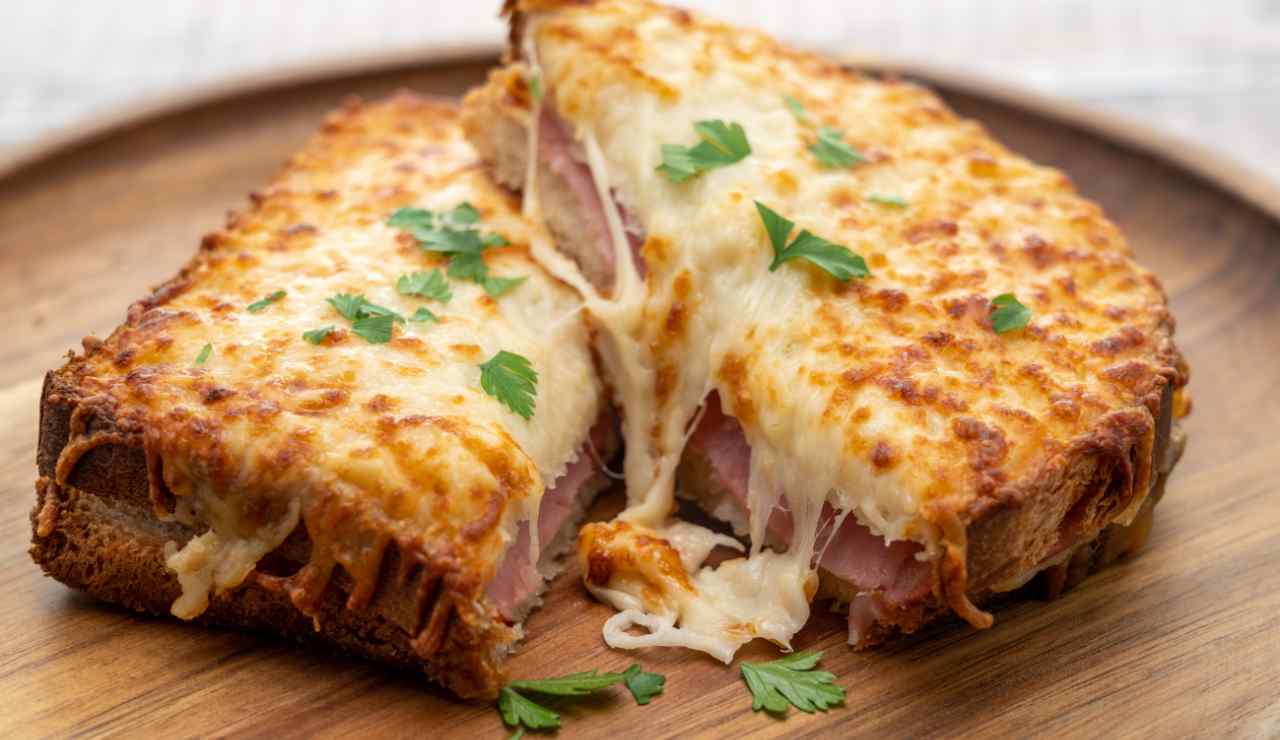 Come preparare il sandwich francese croquemonsieur