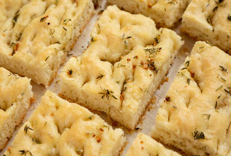 Focaccia casereccia in poche mosse