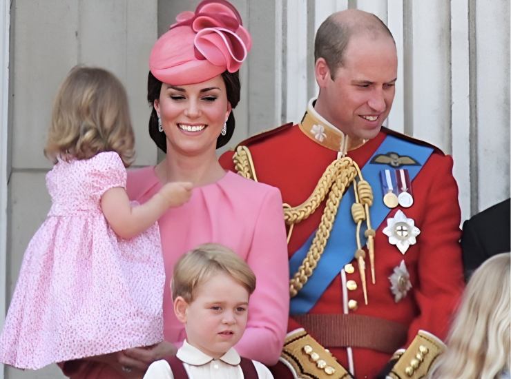 La famiglia reale con Kate, William, George e Charlotte