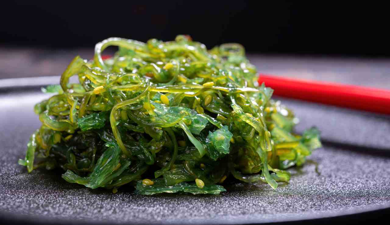 Richiamo delle alghe wakame dal mercato