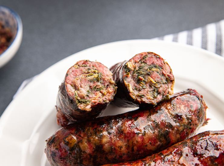 Roll di salsiccia e asparagi