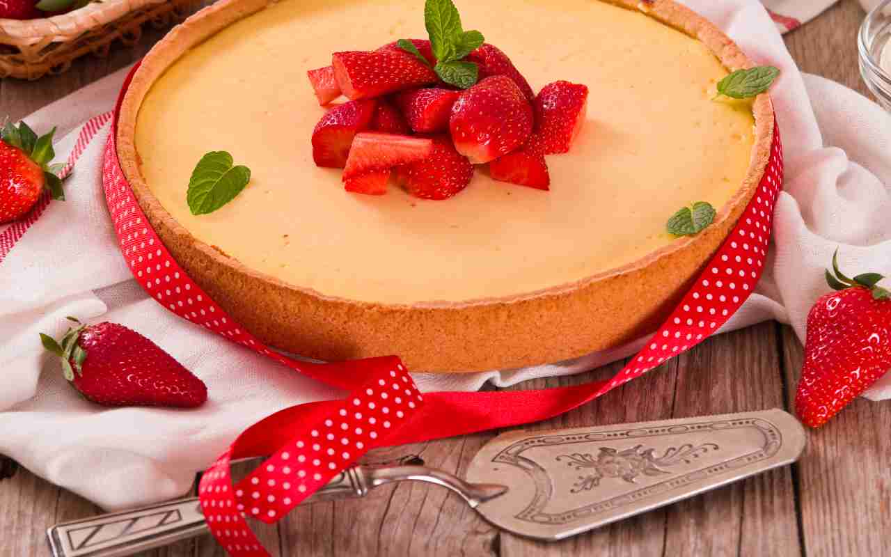 Tarta de fresas y mascarpone, con sólo 3 ingredientes pone en la mesa un postre con aroma primaveral