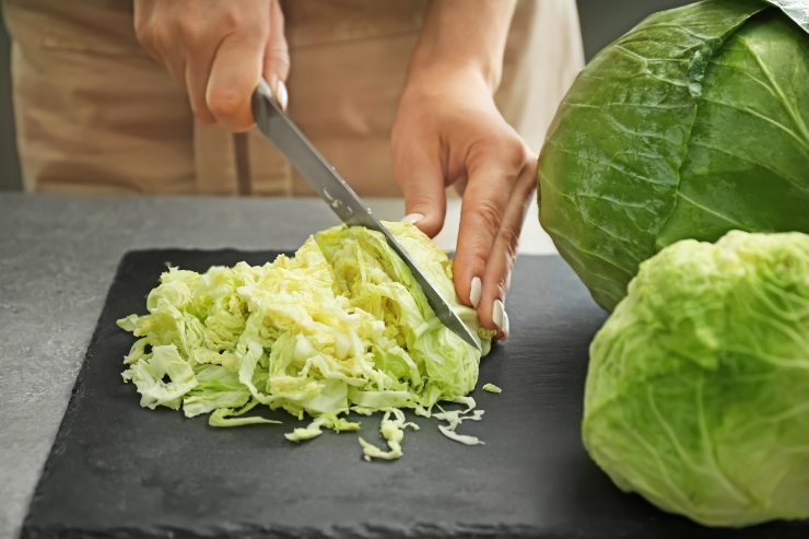 Cavolo cappuccio, tagliato a fette