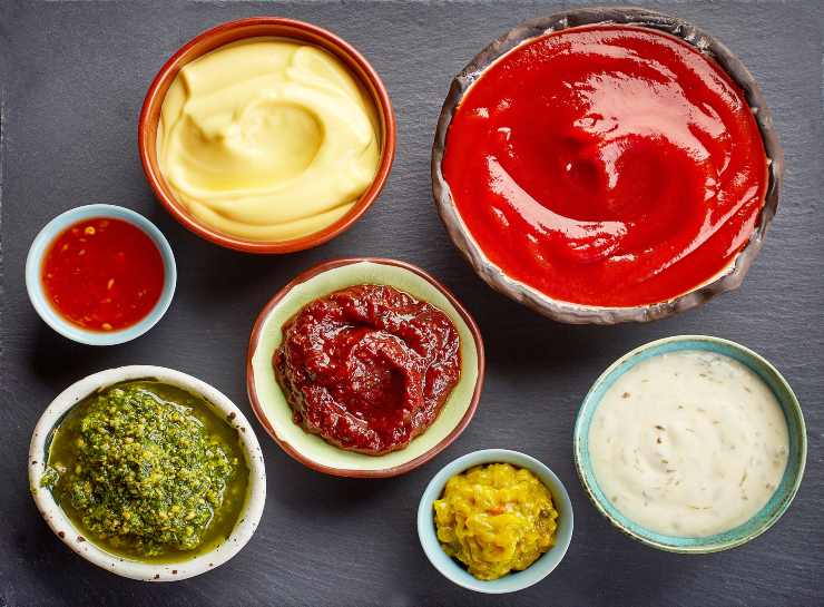 Salsa rossa, verde, maionese e altre salse