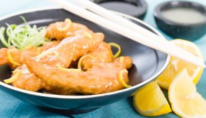 Pollo al limone con salvia e prezzemolo