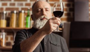 Gli effetti di un bicchiere di vino al giorno