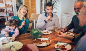 Famiglia a tavola