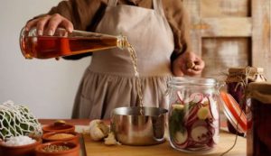 Donna cucina - foto pexels - streetfoodnews.it