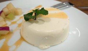 Panna cotta pronta da servire - foto wikimedia commons - streetfoodnews.it