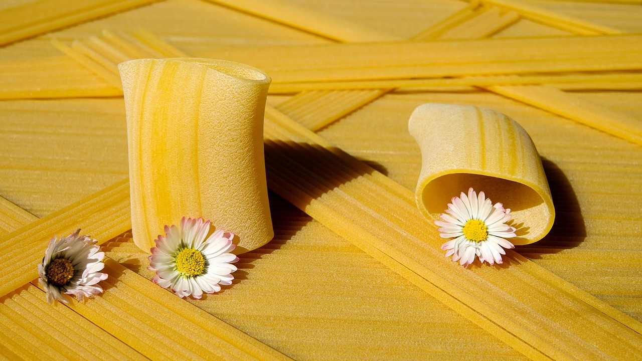 Una ricetta semplice e gustosa con i paccheri - streetfoodnews.it - 20250701